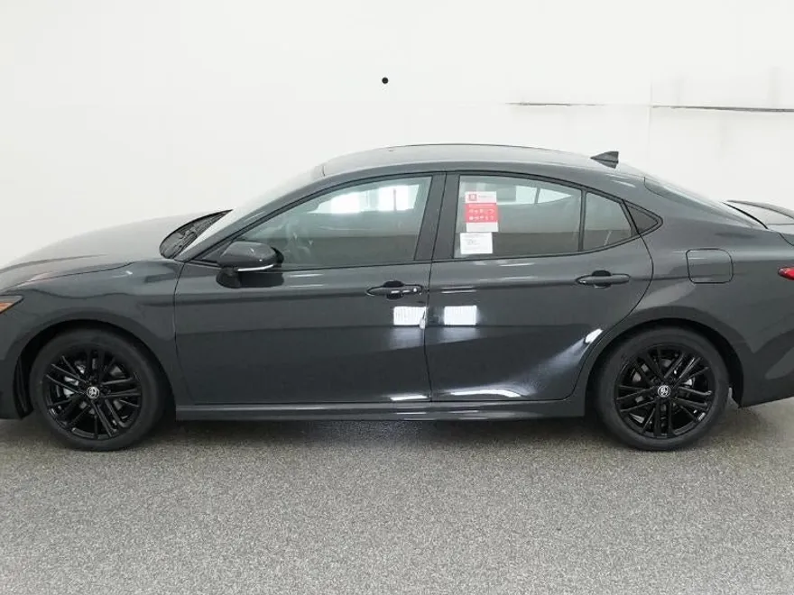 2026 Toyota Camry SE photo 1
