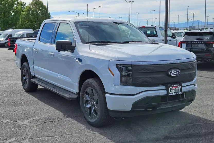 2025 Ford F-150 Lightning photo 1