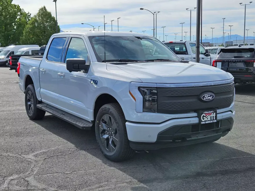 2025 Ford F-150 Lightning photo 1