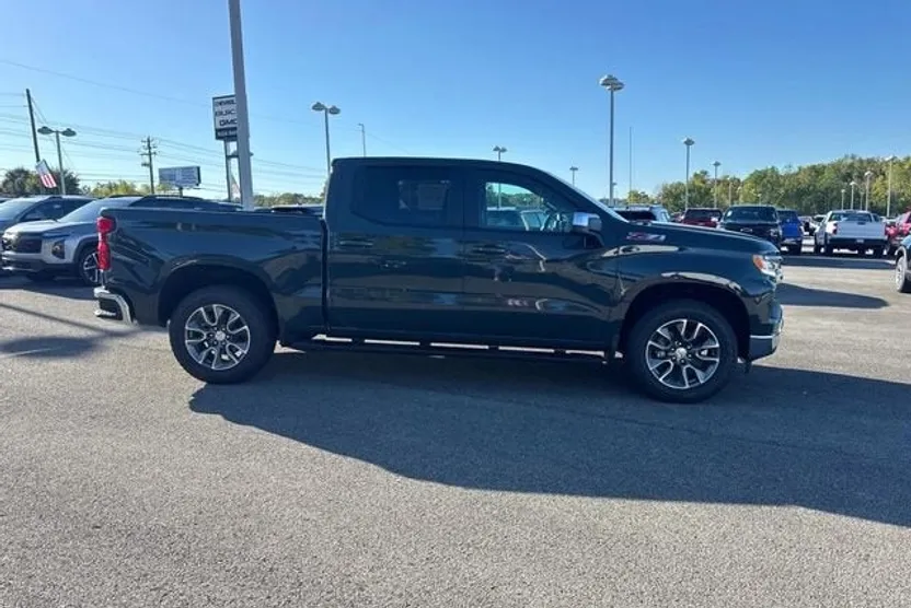 2026 Chevrolet Silverado 1500 LT photo 1
