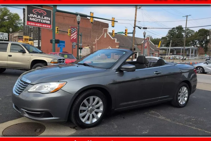 2012 Chrysler 200 Touring photo 1