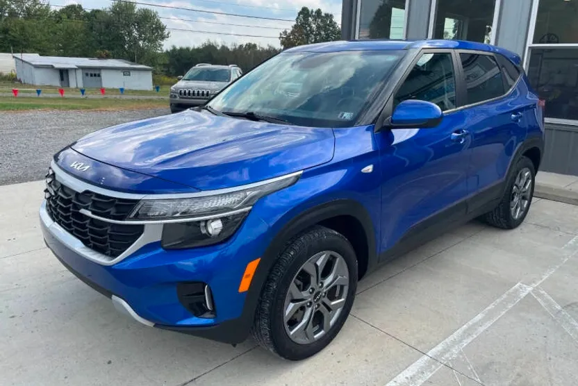 2024 Kia Seltos LX photo 1