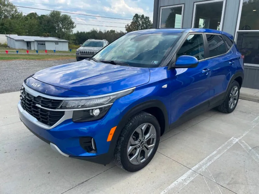 2024 Kia Seltos LX photo 1