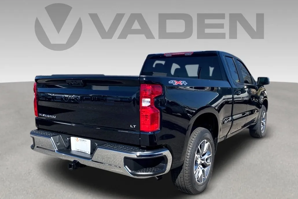 2025 Chevrolet Silverado 1500 LT photo 1