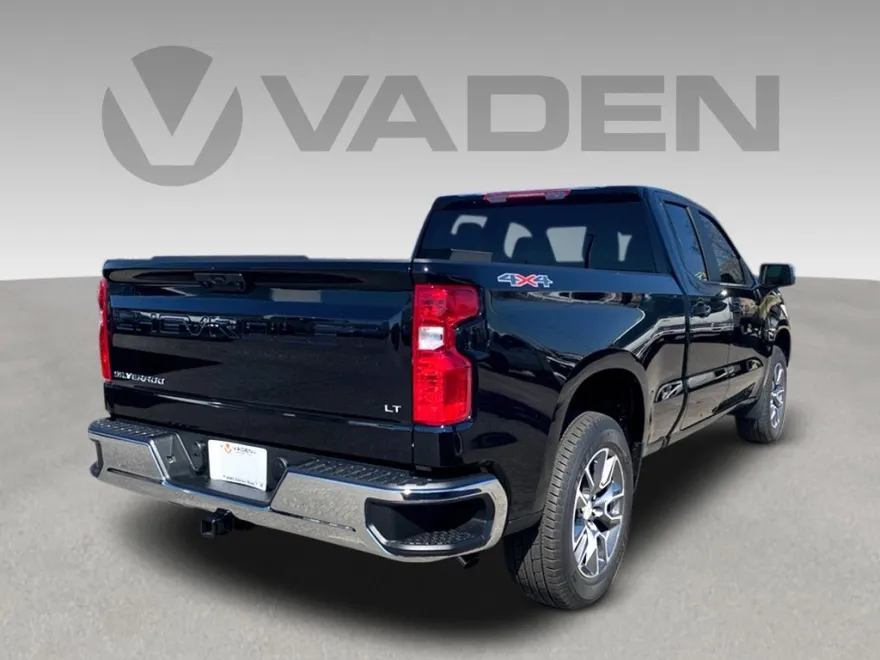 2025 Chevrolet Silverado 1500 LT photo 1