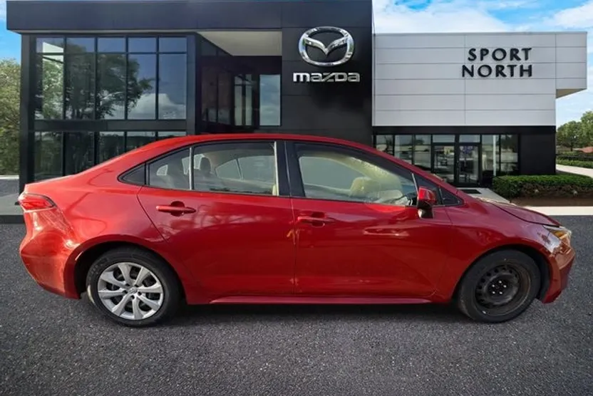 2020 Toyota Corolla LE photo 1