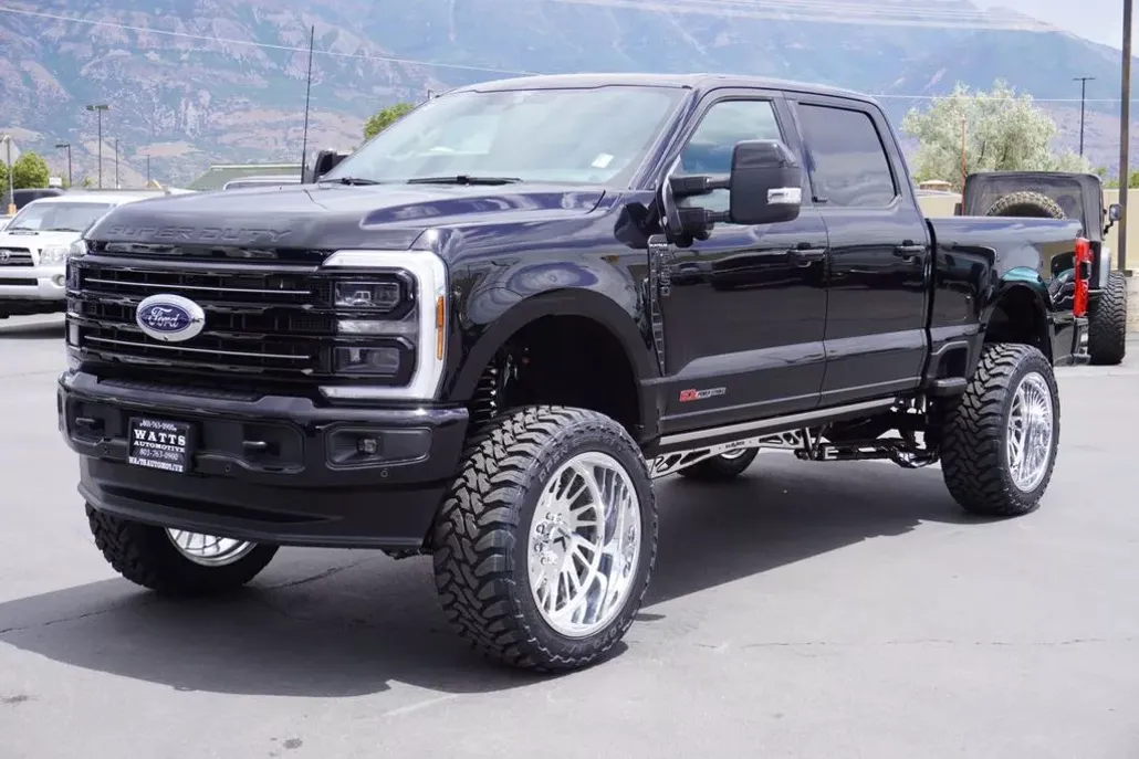 2025 Ford F-350 Platinum photo 1