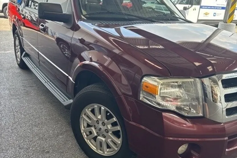2013 Ford Expedition EL XLT photo 1