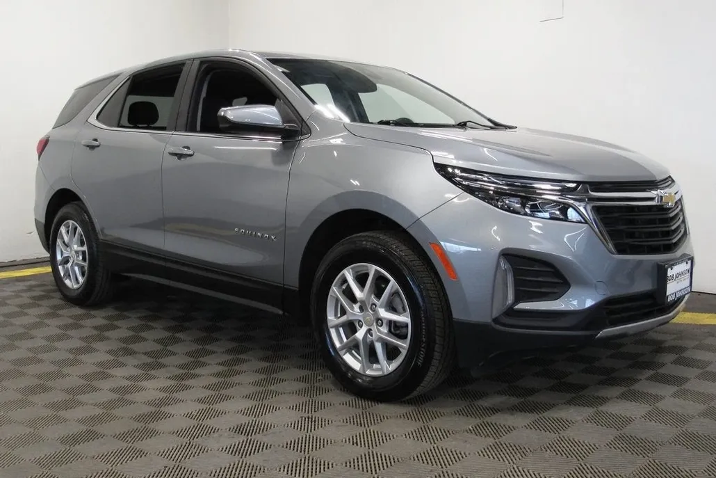 2024 Chevrolet Equinox LT photo 1