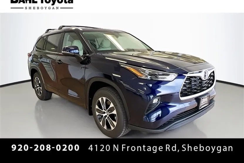 2025 Toyota Highlander XLE photo 1