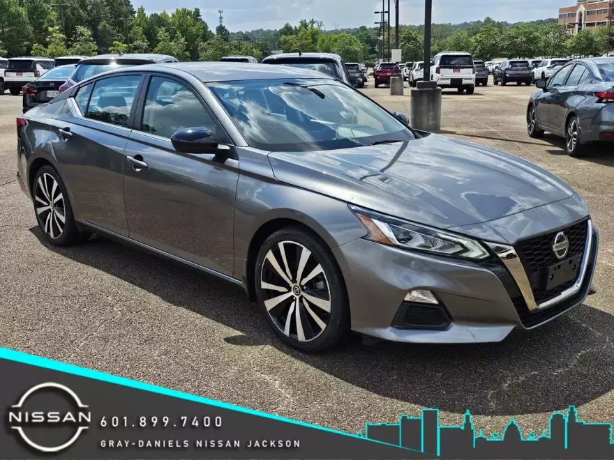 2022 Nissan Altima 2.5 SR photo 1