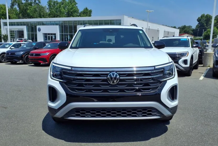 2025 Volkswagen Atlas Peak Edition SE photo 1