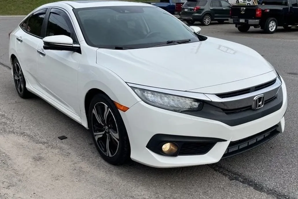 2018 Honda Civic Touring photo 1