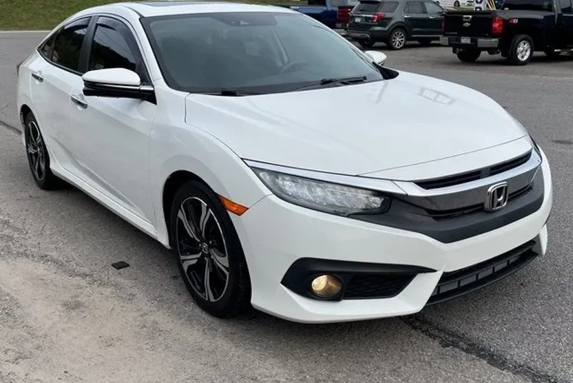 2018 Honda Civic Touring photo 1