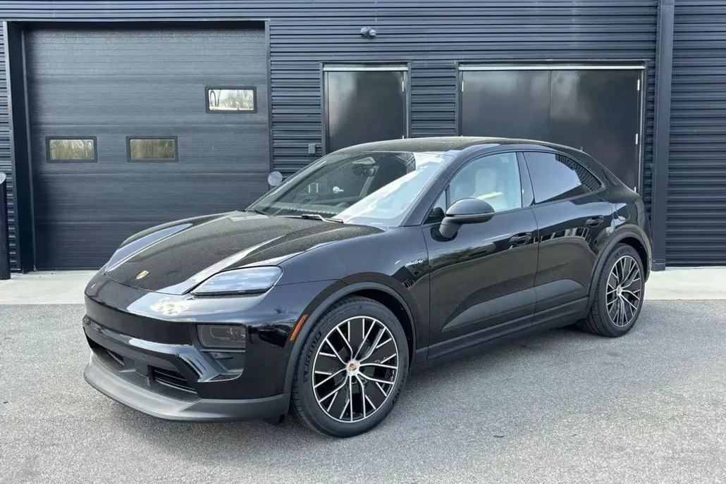 2025 Porsche Macan Electric photo 1