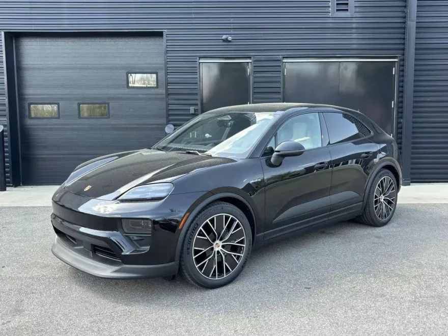 2025 Porsche Macan Electric photo 1