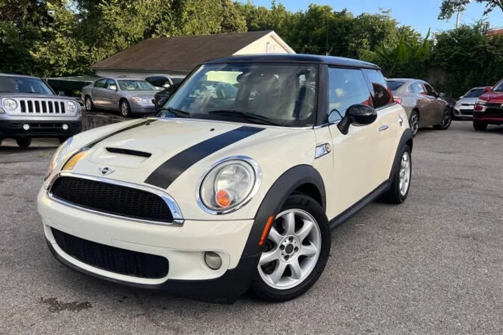 2010 Mini Cooper S 2 Door photo 1