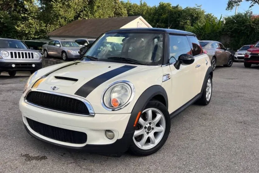 2010 Mini Cooper S 2 Door photo 1