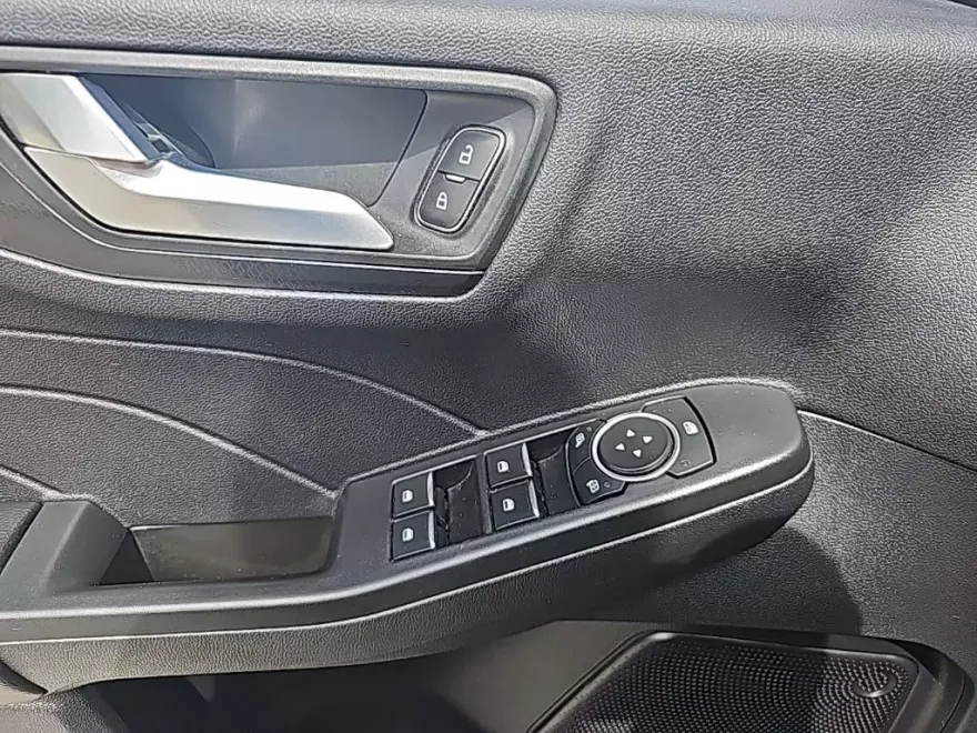 2022 Ford Escape SEL photo 18