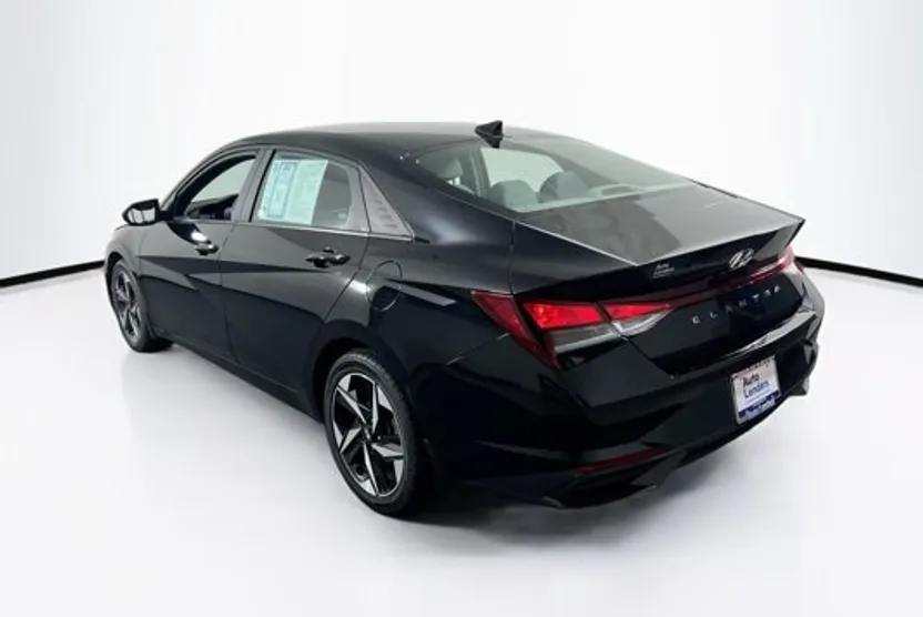 2023 Hyundai Elantra SEL photo 1