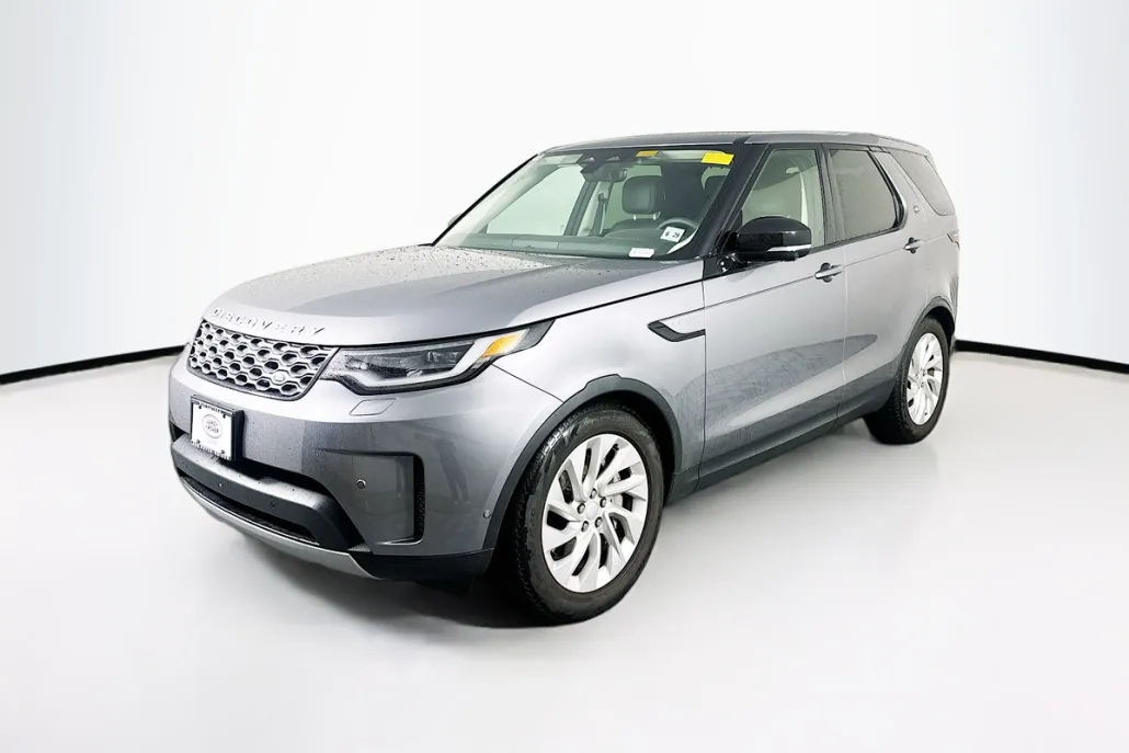 2024 Land Rover Discovery S photo 1