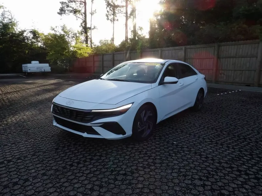 2025 Hyundai Elantra SEL Convenience photo 1