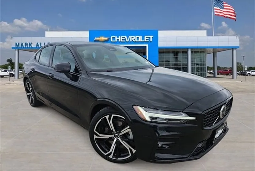 2024 Volvo S60 Plus photo 1