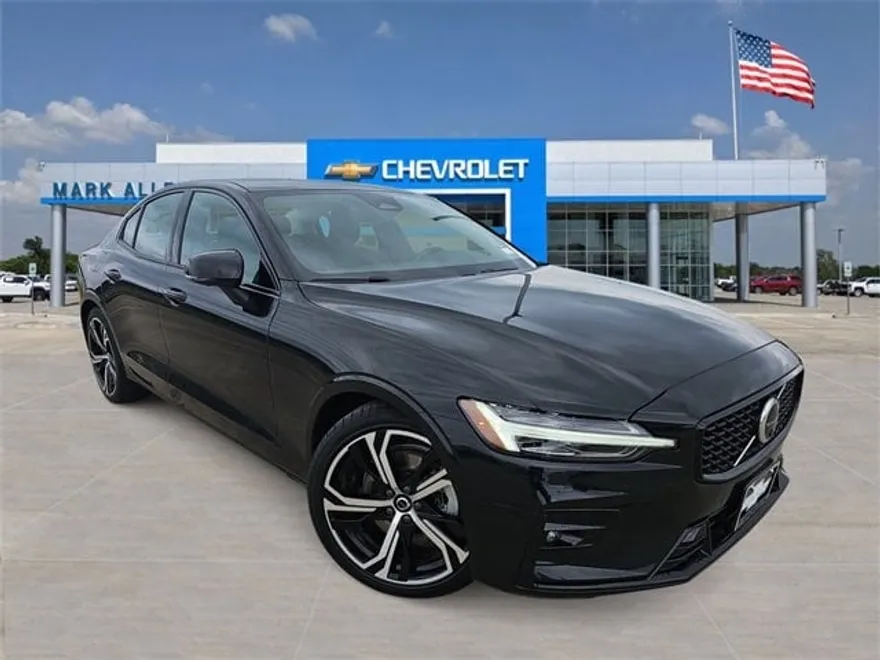 2024 Volvo S60 Plus photo 1