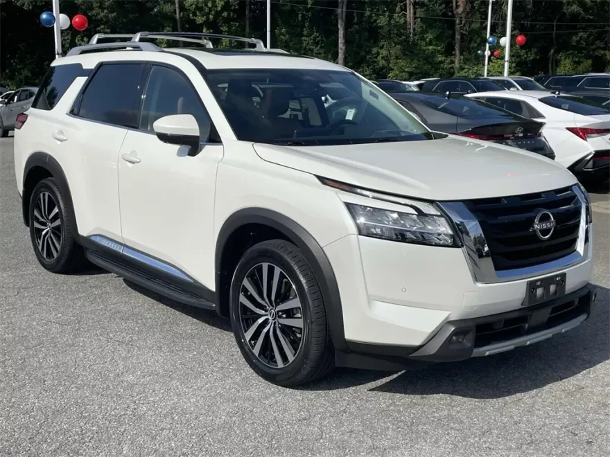 2023 Nissan Pathfinder Platinum photo 1