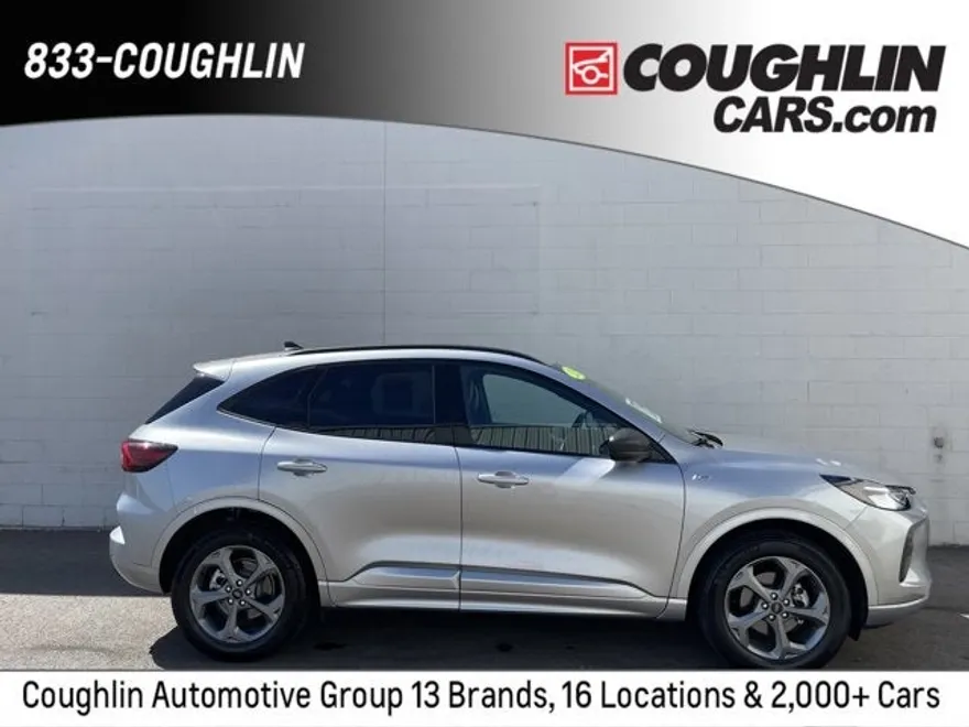 2023 Ford Escape ST-Line photo 1