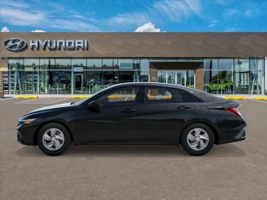 2025 Hyundai Elantra SE photo 1