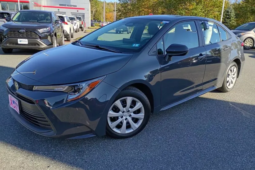 2025 Toyota Corolla LE photo 1
