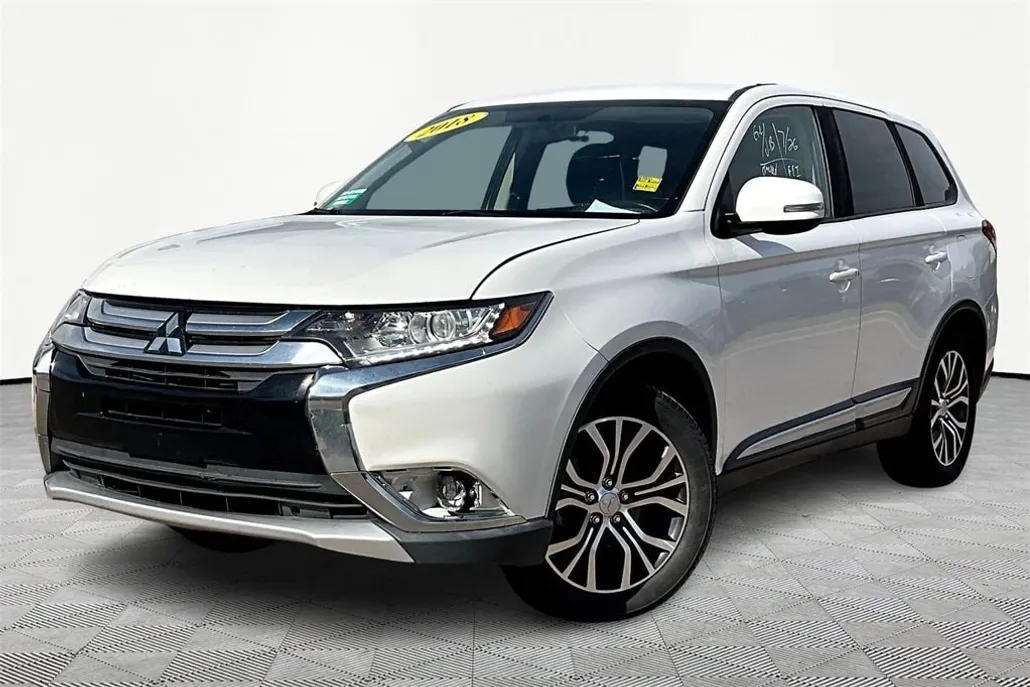 2018 Mitsubishi Outlander SE photo 1