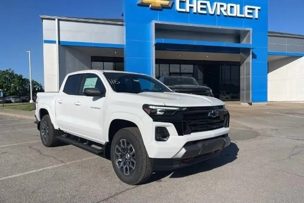 2025 Chevrolet Colorado Z71 photo 1