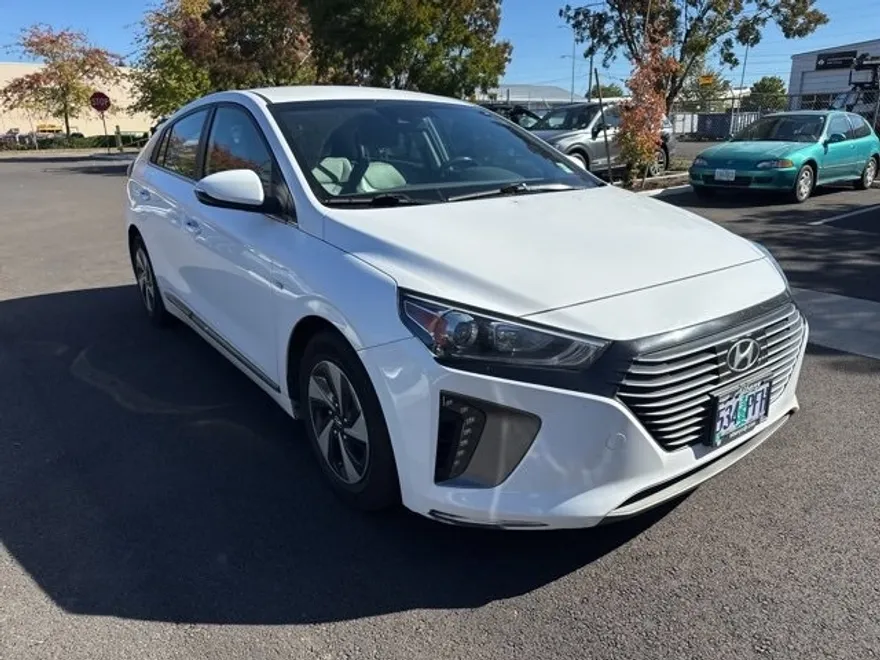 2017 Hyundai Ioniq SEL photo 1