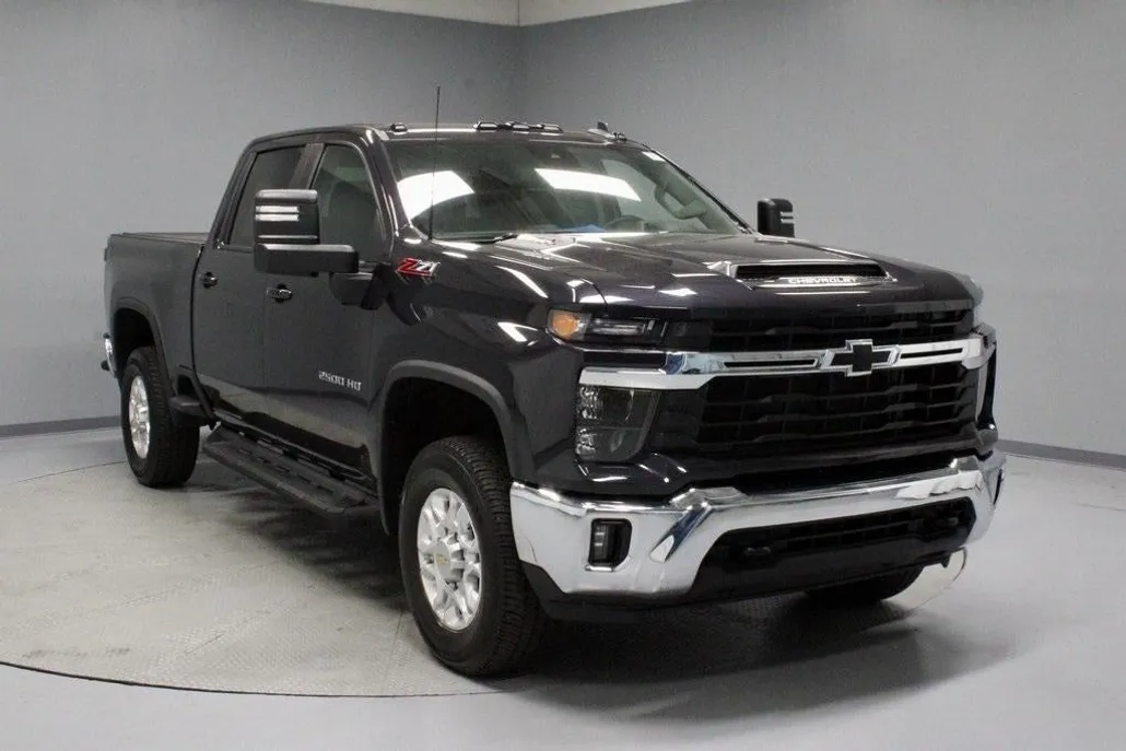 2024 Chevrolet Silverado 2500HD LT photo 1