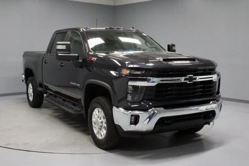 2024 Chevrolet Silverado 2500HD LT photo 1