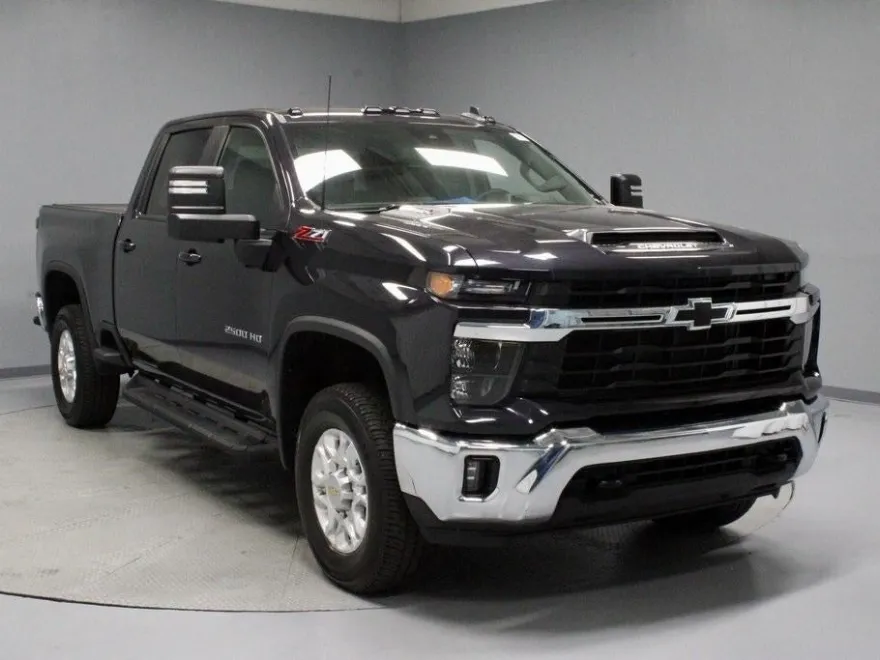 2024 Chevrolet Silverado 2500HD LT photo 1