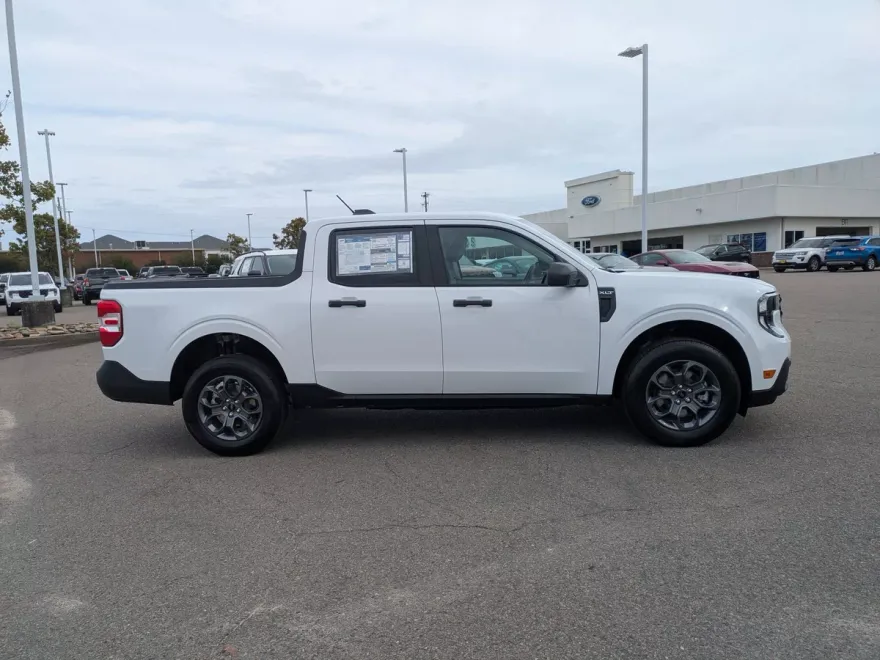 2025 Ford Maverick XLT photo 1