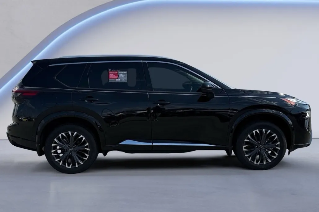 2024 Nissan Rogue Platinum photo 1