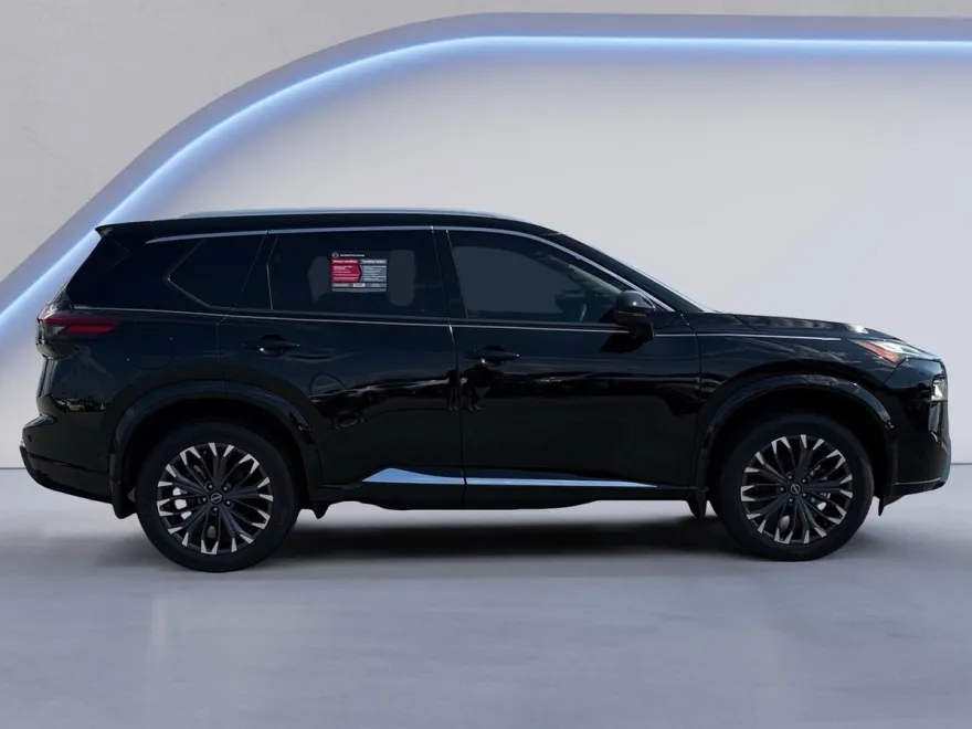 2024 Nissan Rogue Platinum photo 1
