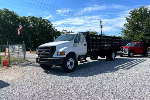 2006 Ford F-750 Regular Cab photo 2