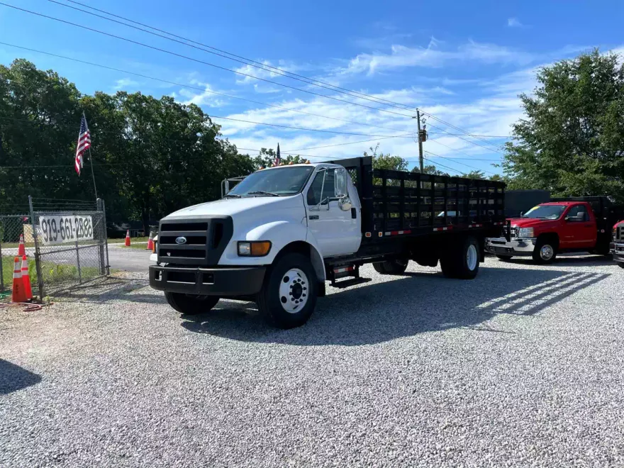 2006 Ford F-750 Regular Cab photo 2