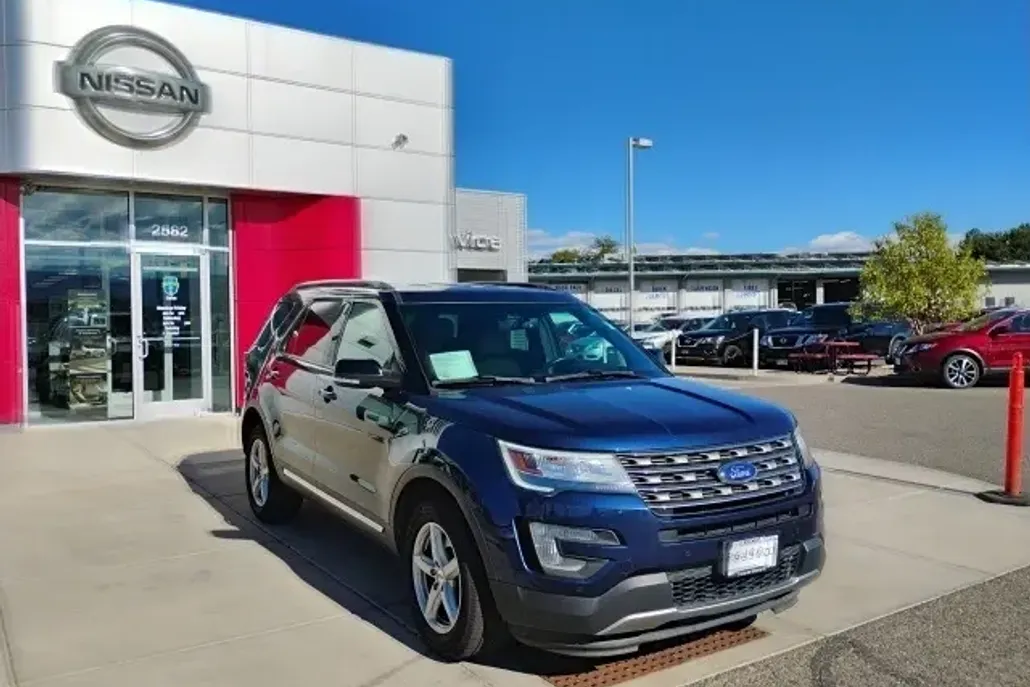 2017 Ford Explorer XLT photo 1
