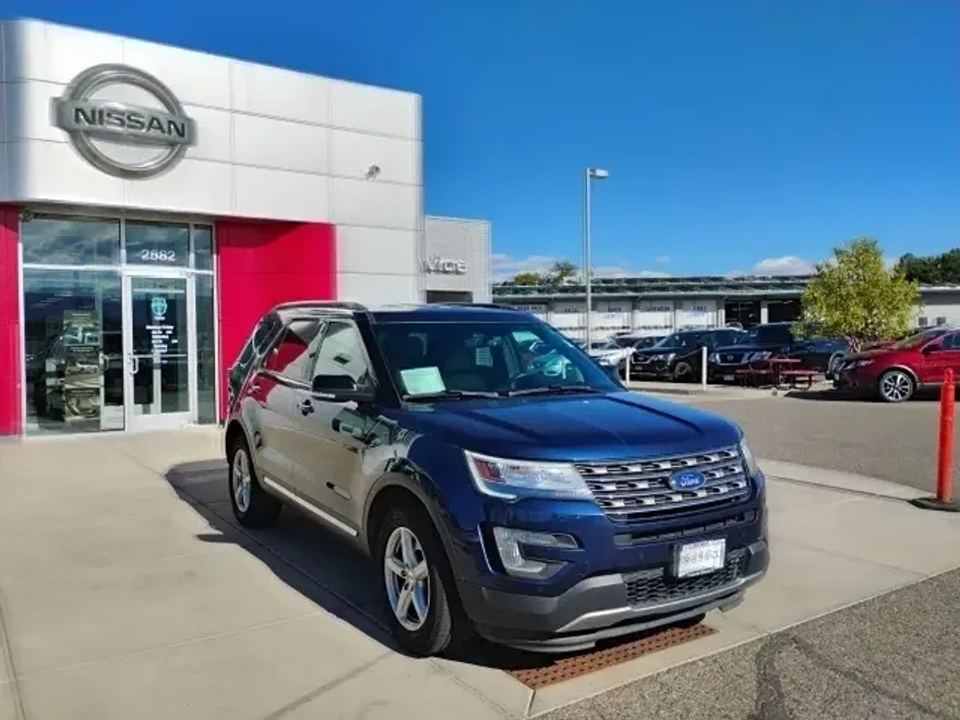 2017 Ford Explorer XLT photo 1