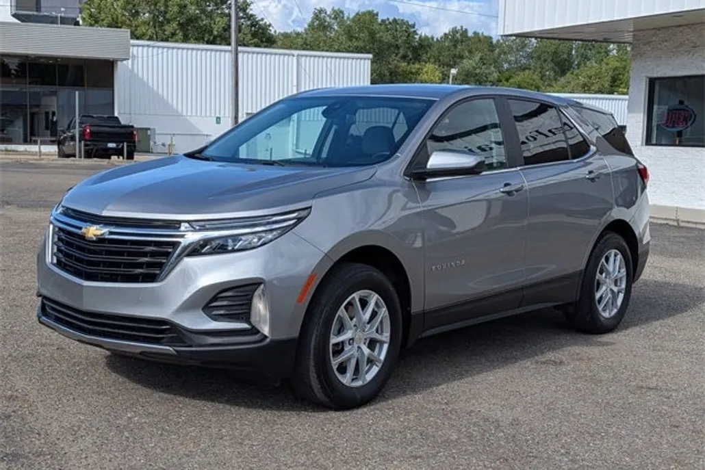 2024 Chevrolet Equinox LT photo 1