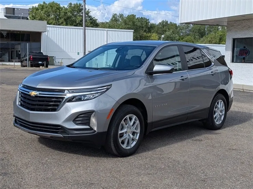 2024 Chevrolet Equinox LT photo 1