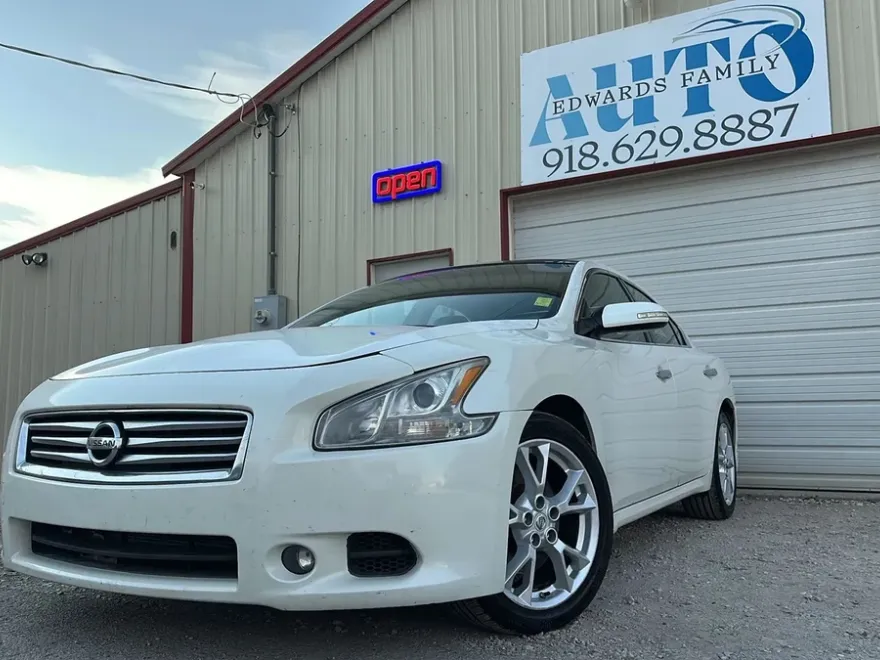 2013 Nissan Maxima SV photo 1