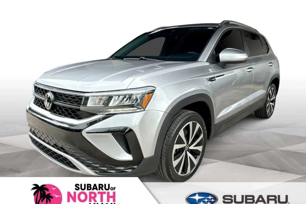 2024 Volkswagen Taos SE photo 1