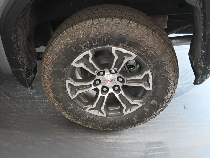 2025 Gmc Sierra 1500 SLE photo 9